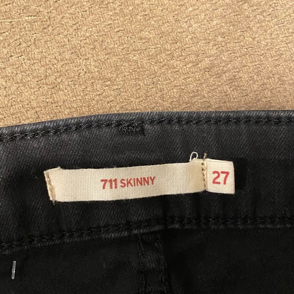 Like new, cotton, Black Levi's Women's Slim Jeans. - Picture 4 of 7